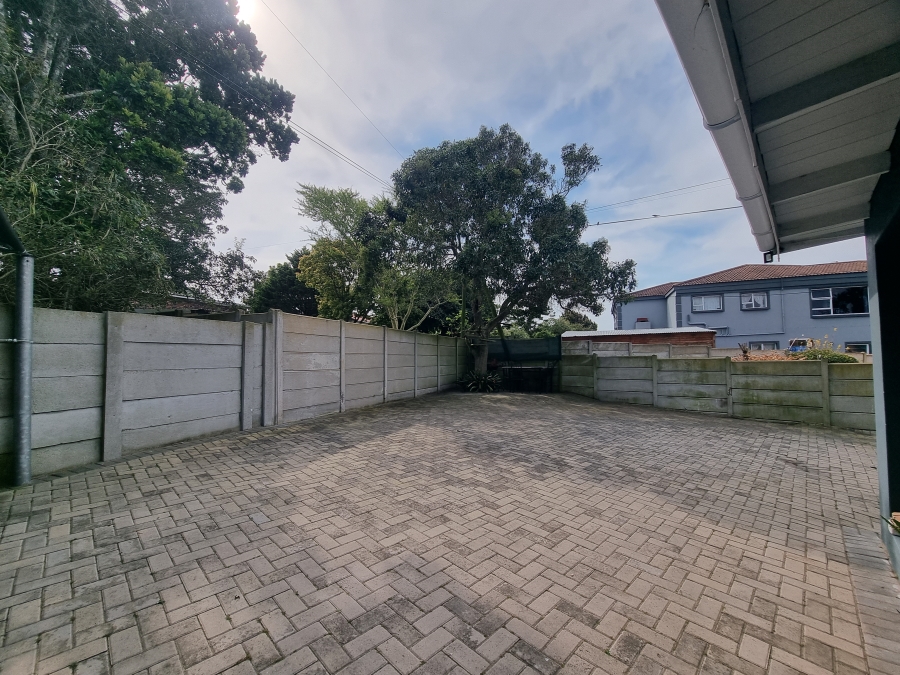 6 Bedroom Property for Sale in Dana Bay Western Cape